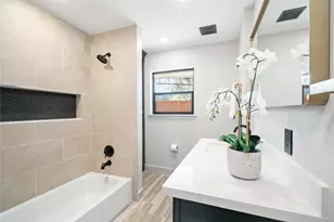 10111 Brinwood Dr, Houston, TX 77043 - Photo 11