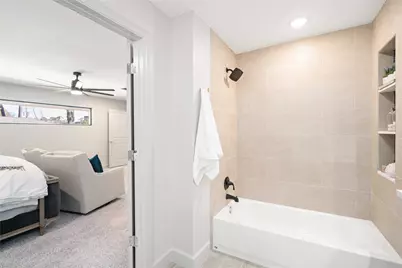 10111 Brinwood Drive, Houston, TX 77043 - Photo 23