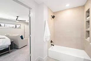 10111 Brinwood Dr, Houston, TX 77043 - Photo 23