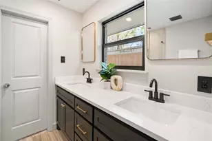 10111 Brinwood Dr, Houston, TX 77043 - Photo 7