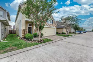 6443 Wilshire Fern, Houston, TX 77040 - Photo 3