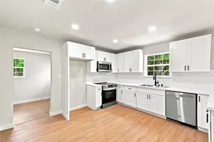 8414 Schiro Rd, Hitchcock, TX 77563 - Photo 13