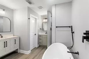 1711 N Thompson St, Conroe, TX 77301 - Photo 17