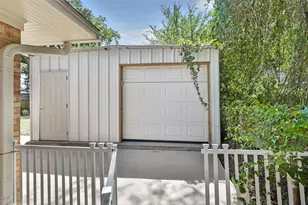 1711 N Thompson St, Conroe, TX 77301 - Photo 3