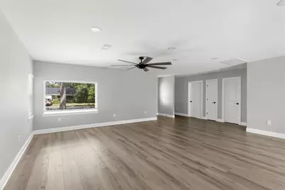 1711 N Thompson Street, Conroe, TX 77301 - Photo 11