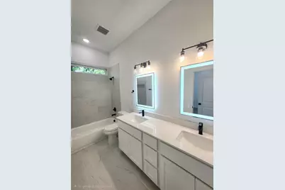 4713 Mallow Street #C, Houston, TX 77033 - Photo 17