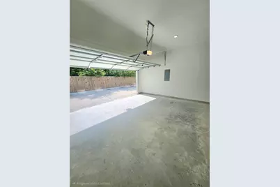 4713 Mallow Street #C, Houston, TX 77033 - Photo 23
