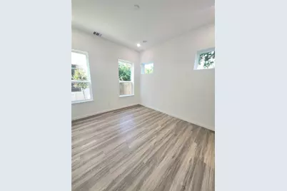 4713 Mallow Street #C, Houston, TX 77033 - Photo 5