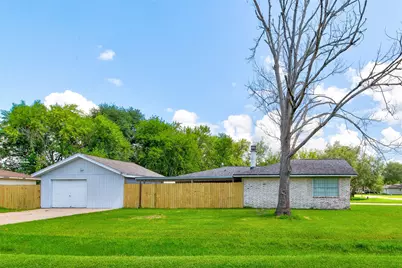 8511 Honeysuckle Street, Highlands, TX 77562 - Photo 5