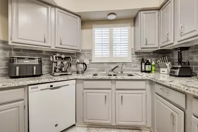 1035 Fountain View Drive, Houston, TX 77057 - Photo 11