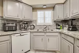1035 Fountain View Dr, Houston, TX 77057 - Photo 11