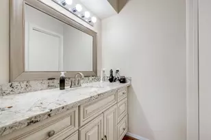 1035 Fountain View Dr, Houston, TX 77057 - Photo 19