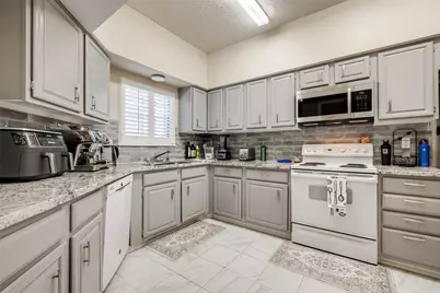 1035 Fountain View Drive, Houston, TX 77057 - Photo 9