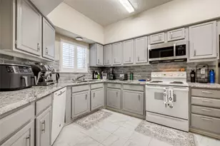 1035 Fountain View Dr, Houston, TX 77057 - Photo 9