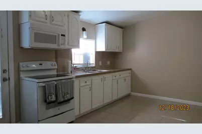 811 28th Street #A, Galveston, TX 77550 - Photo 5