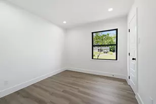 5123 Willow Glen Dr, Houston, TX 77033 - Photo 25