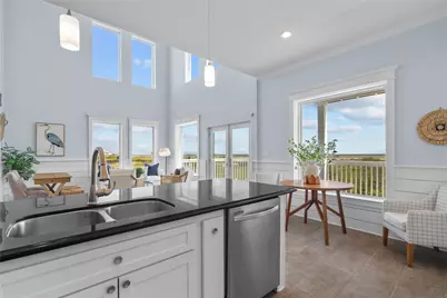 11202 Reagor Way, Galveston, TX 77554 - Photo 9