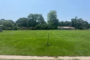 819 Empire St, El Campo, TX 77437 - Photo 1