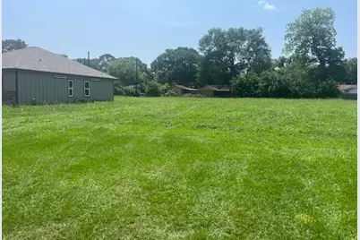 819 Empire Street, El Campo, TX 77437 - Photo 3