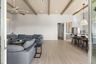 950 Sue Dr, Crystal Beach, TX 77650 - Photo 7