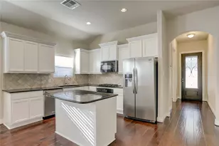606 Sabinal St, Webster, TX 77598 - Photo 7