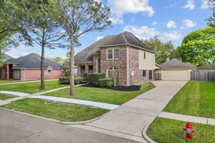 2026 Pembroke Bay Dr, League City, TX 77573 - Photo 3