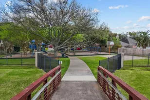 2026 Pembroke Bay Dr, League City, TX 77573 - Photo 39