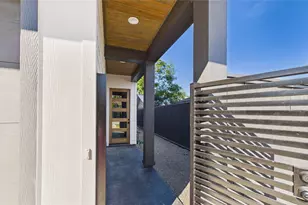 805 Brooks St, Houston, TX 77009 - Photo 5