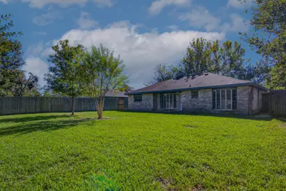 401 Castlelake Drive, Friendswood, TX 77546 - Photo 17