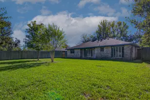 401 Castlelake Dr, Friendswood, TX 77546 - Photo 17