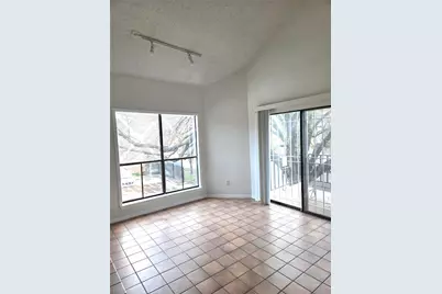 10154 Waterstone Drive, Houston, TX 77042 - Photo 3