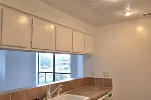 10154 Waterstone Dr, Houston, TX 77042 - Photo 11