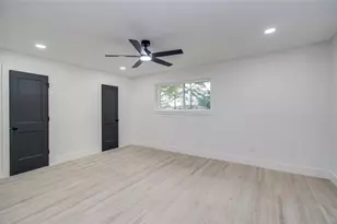 12011 Cherry Point Dr, Mont Belvieu, TX 77535 - Photo 15