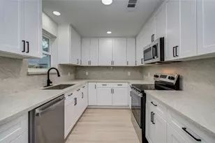 12011 Cherry Point Dr, Mont Belvieu, TX 77535 - Photo 11