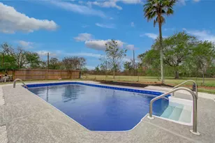 12011 Cherry Point Dr, Mont Belvieu, TX 77535 - Photo 31