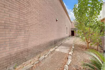2109 Nantucket Drive, Houston, TX 77057 - Photo 31
