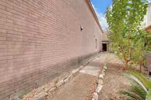 2109 Nantucket Dr, Houston, TX 77057 - Photo 31
