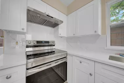 2109 Nantucket Drive, Houston, TX 77057 - Photo 9