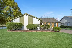 2919 N Peach Hollow Cir, Pearland, TX 77584 - Photo 3