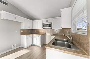 960 Crane Ln, Port Bolivar, TX 77650 - Photo 13