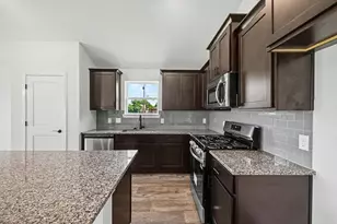 8 Keystone Ct, Angleton, TX 77515 - Photo 11