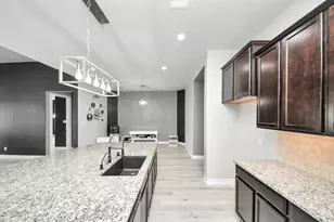 4914 Thunder Creek Ln, Sugar Land, TX 77479 - Photo 5