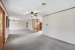 5320 Lincoln Ave, Groves, TX 77619 - Photo 5