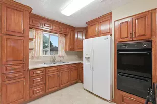 10044 Lasaber Ct, Houston, TX 77038 - Photo 9