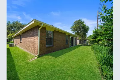 2711 N Peach Hollow Circle, Pearland, TX 77584 - Photo 35