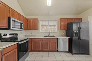 8731 Croteau Dr, Houston, TX 77044 - Photo 7