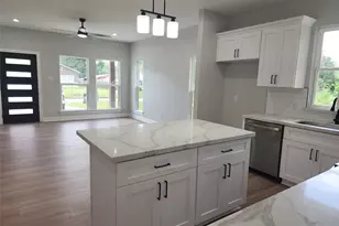 2651 Beaumont Ave, Liberty, TX 77575 - Photo 9