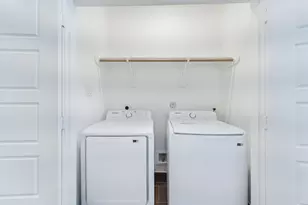 8319 Springwood Cyn Ln, Houston, TX 77055 - Photo 17