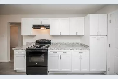 5042 Mallow Street #B, Houston, TX 77033 - Photo 5