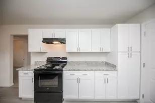 5042 Mallow St, Houston, TX 77033 - Photo 5
